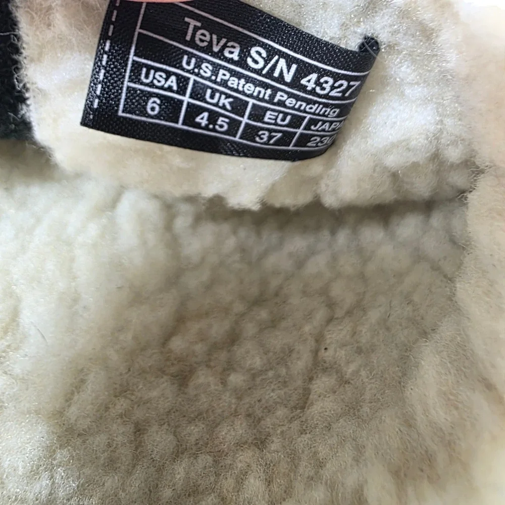Teva Womens Black Nubuck Leather Shearling Lined Mid Calf Winter Boots‎  Size 6